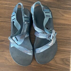 like new condition chacos!